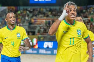 de-forma-dramatica,-brasil-vence-italia-no-mundial-de-futebol-de-praia