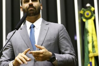 moraes-abre-inquerito-para-investigar-eduardo-bolsonaro