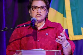 posse-da-ministra-das-mulheres-vira-ato-de-apoio-a-marina-silva