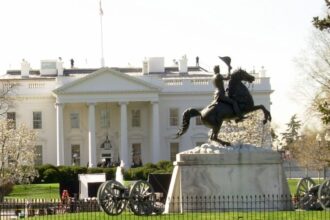radios-publicas-dos-eua-processam-trump-apos-corte-de-verbas