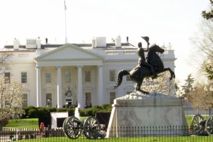 radios-publicas-dos-eua-processam-trump-apos-corte-de-verbas