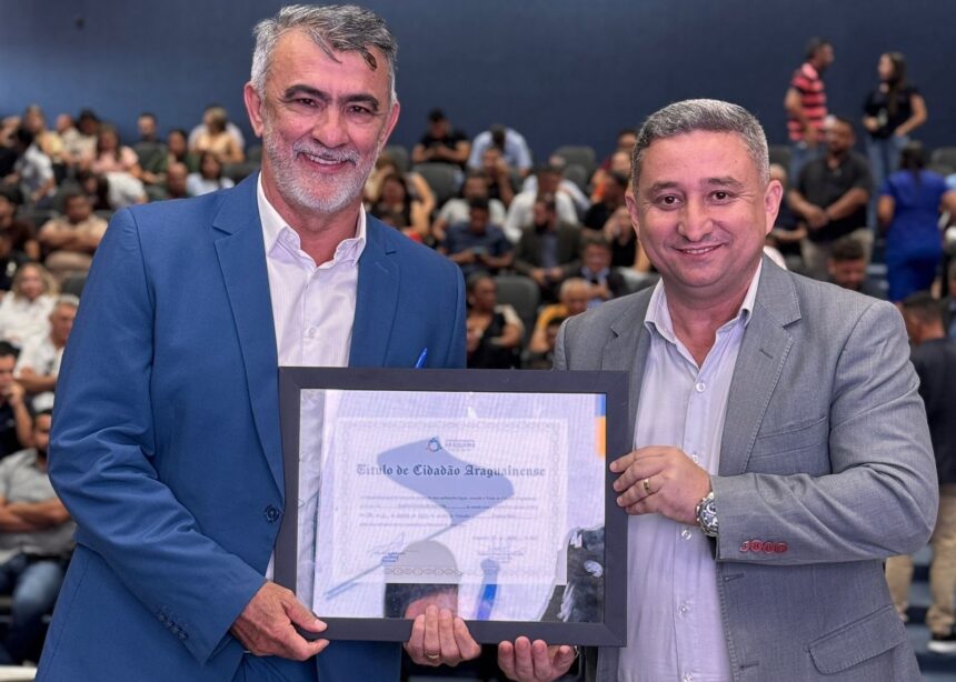 amelio-cayres-recebe-titulo-de-cidadao-araguainense-durante-encontro-regional-de-vereadores