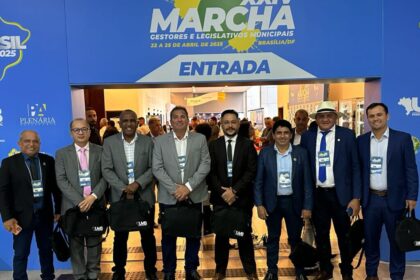 presidente-max-fleury-e-vereadores-da-camara-de-araguaina-participaram-da-xxiv-marcha-dos-gestores-e-legislativos