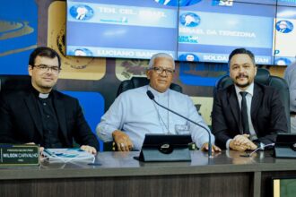 camara-municipal-de-araguaina-aprova-tres-projetos-de-lei-em-sessao-ordinaria-e-recebe-representantes-do-hospital-dom-orione-para-apresentacao-de-balanco-social