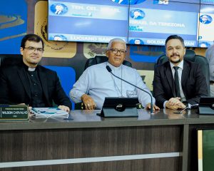 camara-municipal-de-araguaina-aprova-tres-projetos-de-lei-em-sessao-ordinaria-e-recebe-representantes-do-hospital-dom-orione-para-apresentacao-de-balanco-social