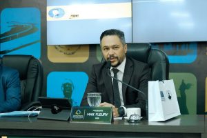 projeto-de-lei-do-presidente-max-fleury-que-cria-o-programa-farmacia-veterinaria-popular-e-aprovado-por-unanimidade-na-camara-de-araguaina