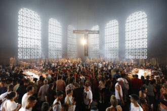catolicos-sao-maioria-em-todas-as-idades;-evangelicos-e-sem-religiao-sao-mais-fortes-entre-jovens