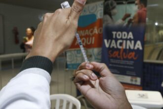 gripe:-sao-paulo-inicia-vacinacao-em-estacoes-e-terminais-na-segunda