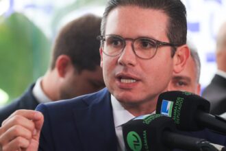 motta-diz-que-vai-levar-ao-plenario-perda-do-mandato-de-carla-zambelli