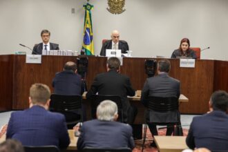 moraes-revoga-proibicao-de-reus-da-trama-golpista-de-manterem-contato