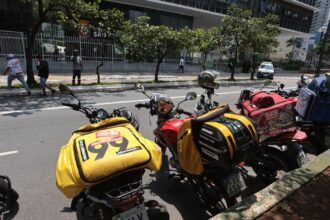 municipios-devem-regulamentar-servico-de-mototaxi-em-sp,-diz-proposta 