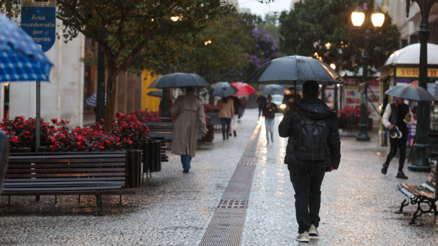 aviso-de-temporais:-fim-de-semana-sera-chuvoso-no-parana