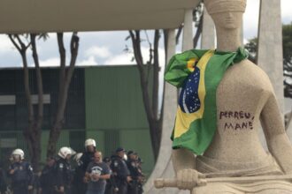 stf-nega-recurso-de-mulher-que-pichou-estatua-no-8-de-janeiro